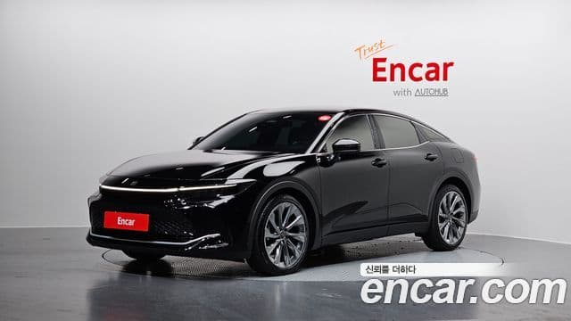 Toyota Crown Crossover 1