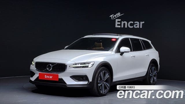 Volvo V60 Cross Country 2nd Gen 1