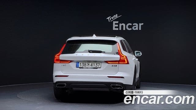 Volvo V60 Cross Country 2nd Gen 4