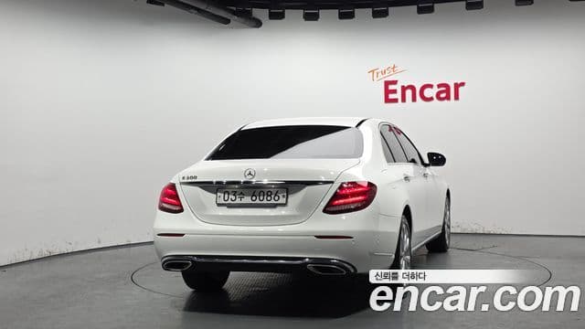 Mercedes-Benz E-Class W213 4