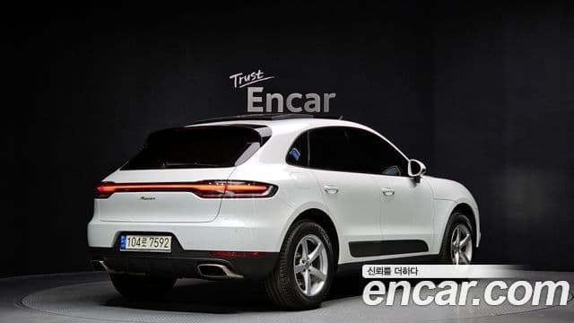 Porsche Macan 2