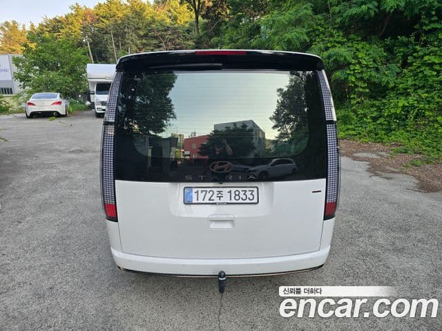 Hyundai Staria 4