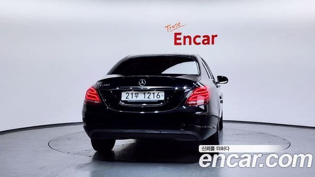 Mercedes-Benz C-Class W205 4
