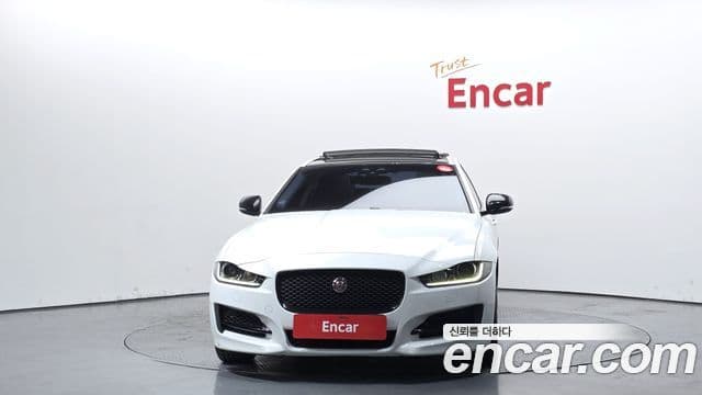 Jaguar XE 2