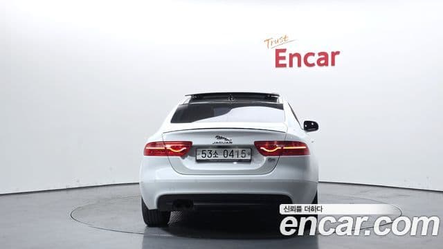Jaguar XE 3