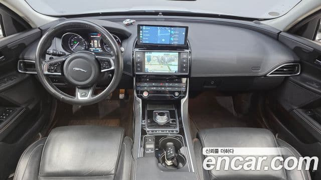 Jaguar XE 4