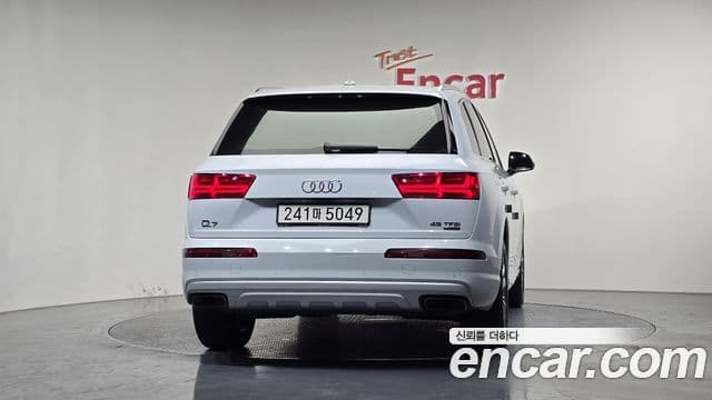 Audi Q7 (4M) 3