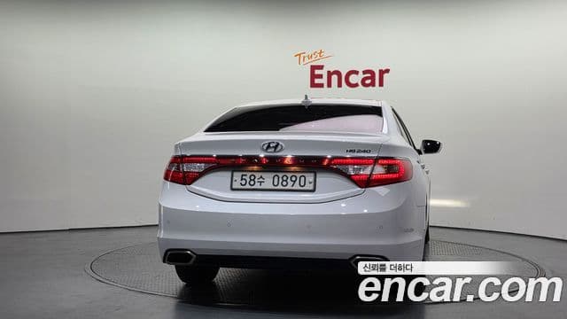 Hyundai Grandeur HG 3