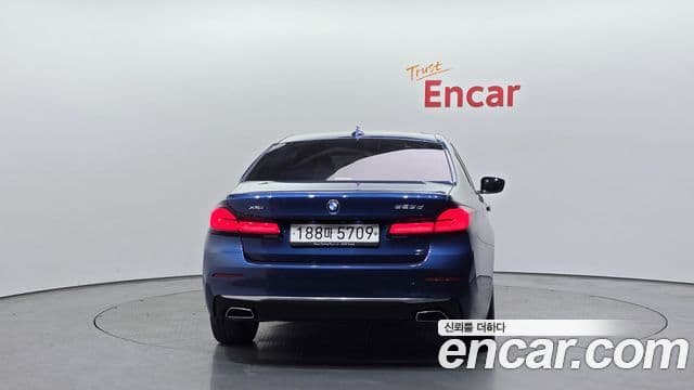 BMW 5 Series (G30) 3