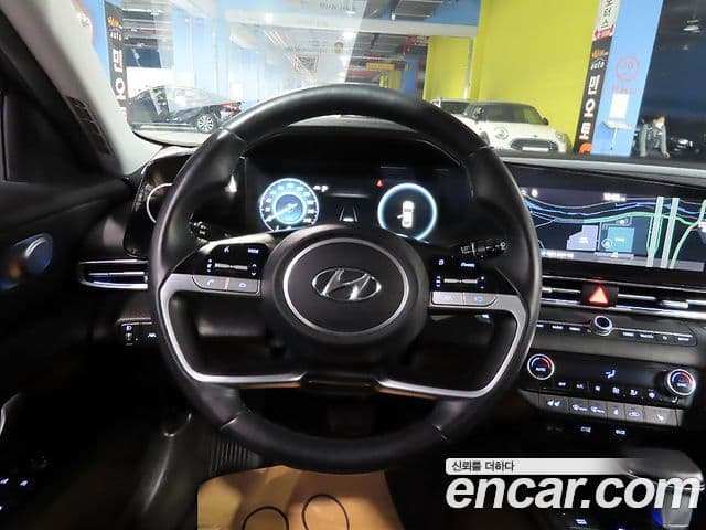 Hyundai Avante (CN7) 4