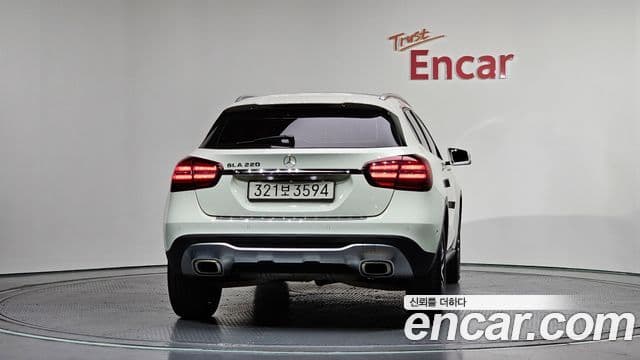 Mercedes-Benz GLA-Class X156 4