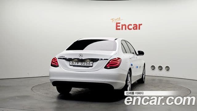 Mercedes-Benz C-Class W205 4
