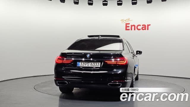 BMW 7 Series (G11) 3