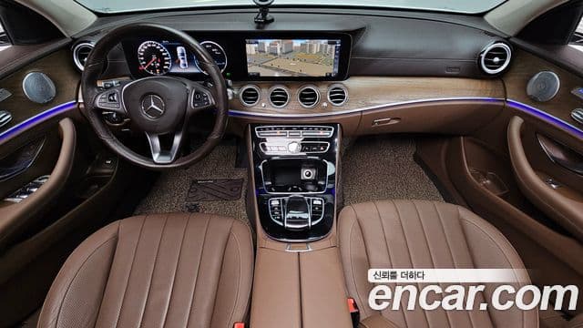 Mercedes-Benz E-Class W213 4