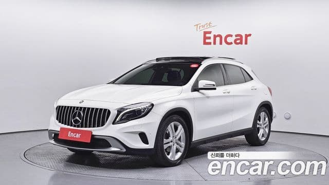 Mercedes-Benz GLA-Class X156 1