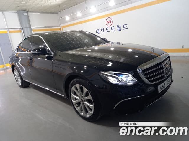Mercedes-Benz E-Class W213 4