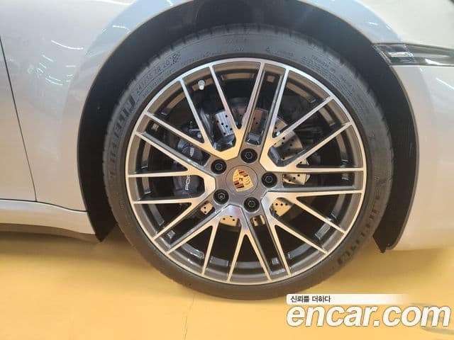 Porsche 911 (992) 4