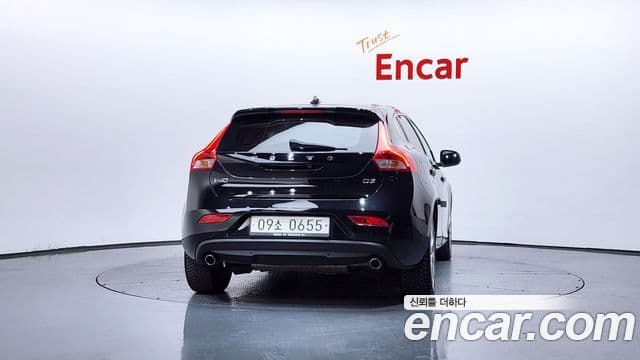 Volvo V40 3