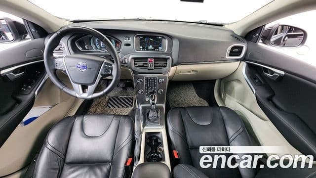 Volvo V40 4