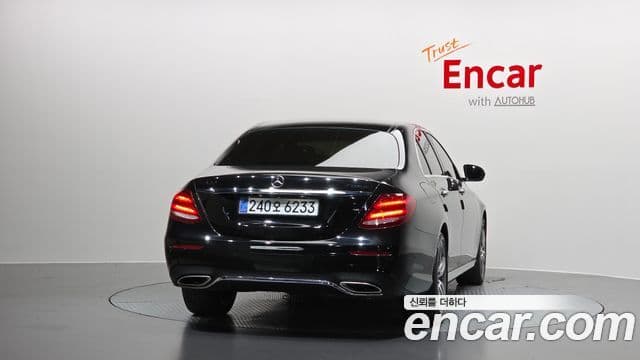 Mercedes-Benz E-Class W213 4