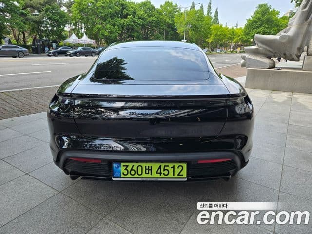 Porsche Taycan 4