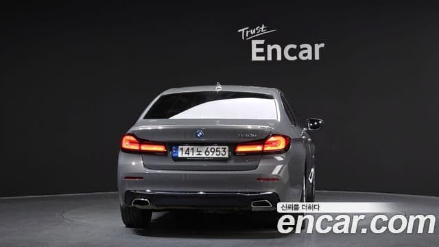 BMW 5 Series (G30) 3