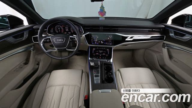 Audi A6 (C8) 4