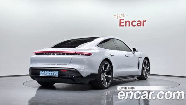 Porsche Taycan 2