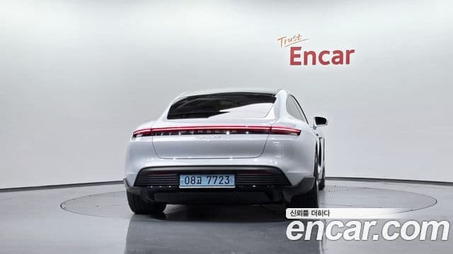 Porsche Taycan 4