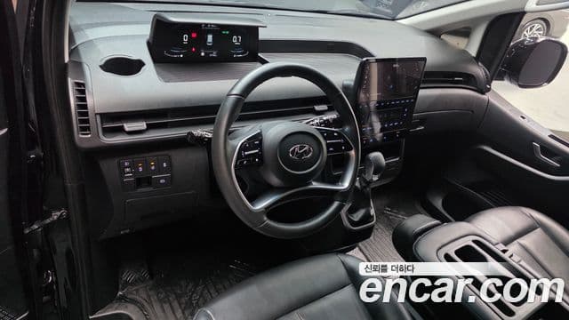 Hyundai Staria 4