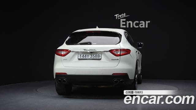 Maserati Levante 3