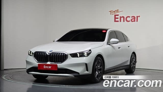 BMW 5 Series (G60)