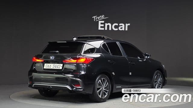 Lexus CT200h 2