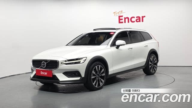 Volvo V60 Cross Country 2nd Gen 1