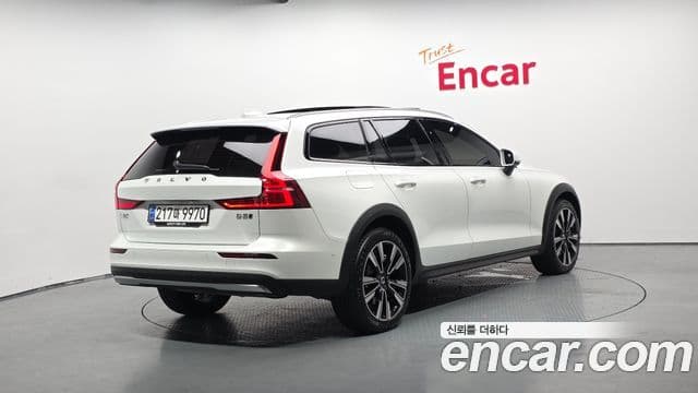 Volvo V60 Cross Country 2nd Gen 2