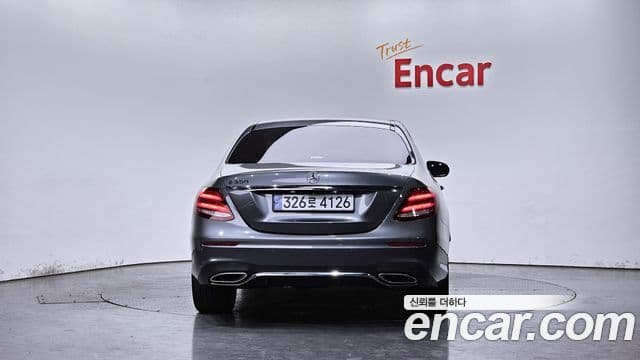 Mercedes-Benz E-Class W213 4