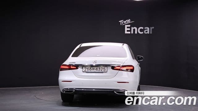 Mercedes-Benz E-Class W213 4