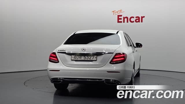 Mercedes-Benz E-Class W213 4