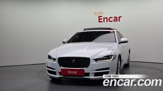 Jaguar XE 2