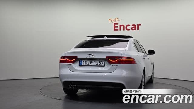 Jaguar XE 3