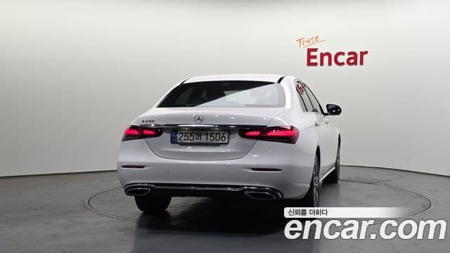 Mercedes-Benz E-Class W213 4