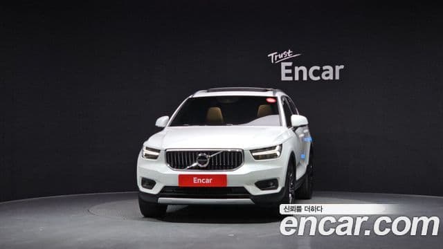 Volvo XC40 3