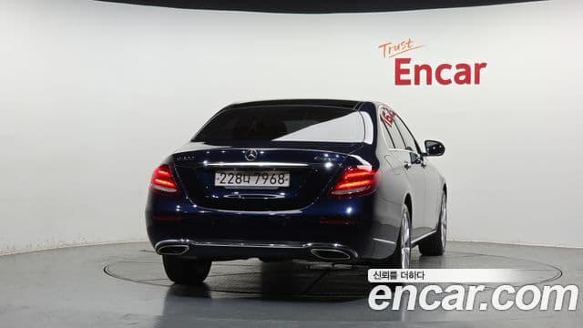 Mercedes-Benz E-Class W213 4