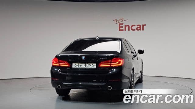 BMW 5 Series (G30) 4