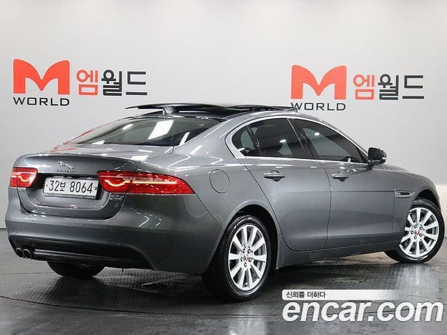 Jaguar XE 4