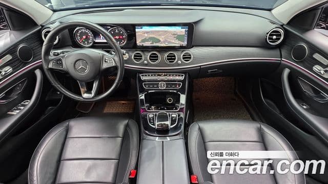 Mercedes-Benz E-Class W213 4