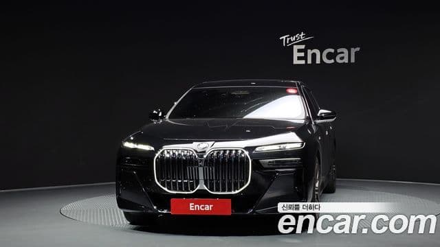 BMW 7 Series (G70) 2