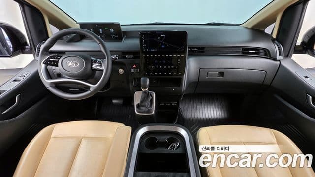 Hyundai Staria 4