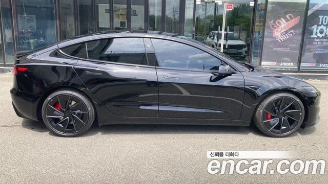 Tesla Model 3 4