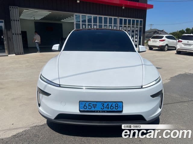 Tesla Model Y 1